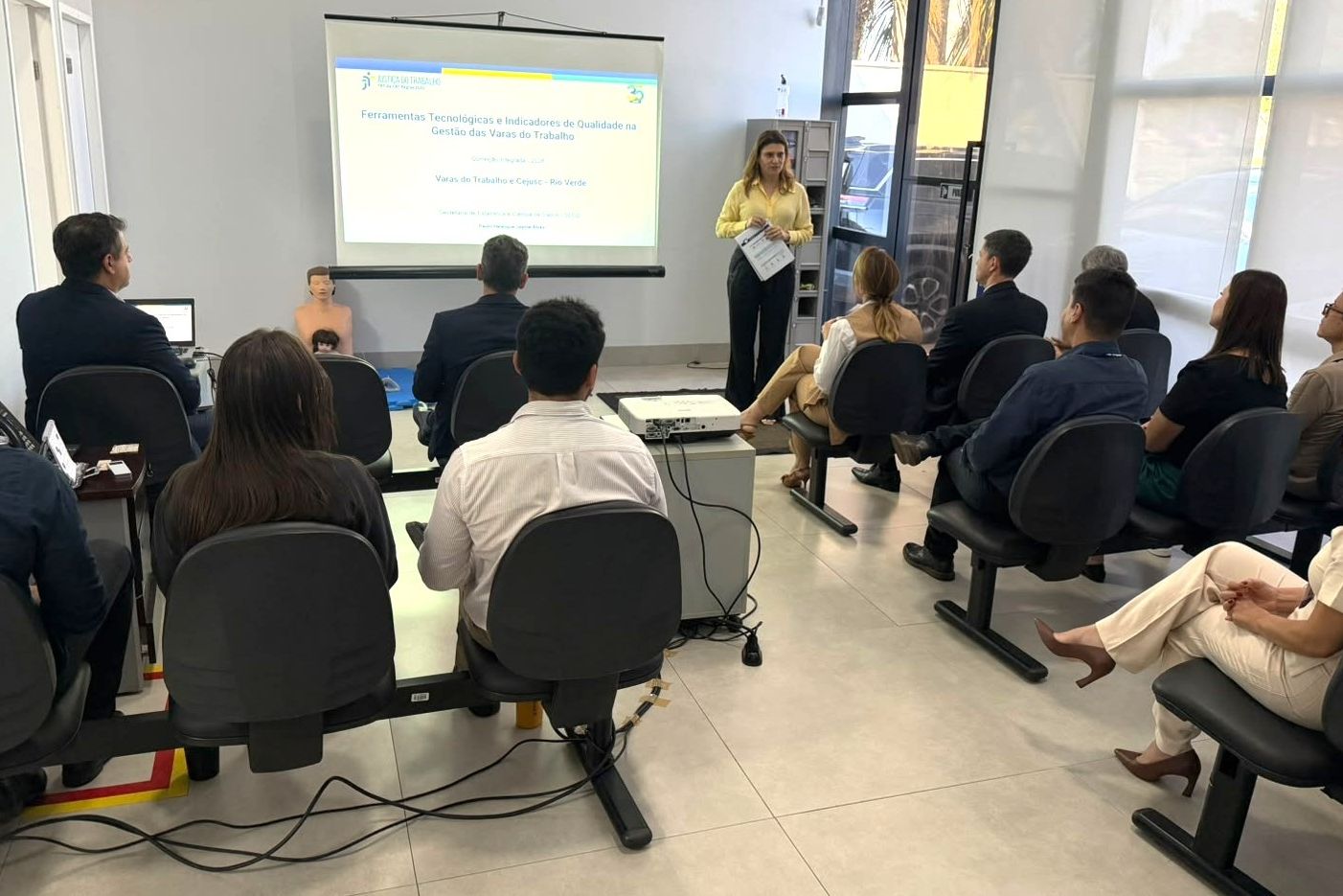 Apresentação para magistrados e servidores durante correição nas Varas do Trabalho de Rio Verde
