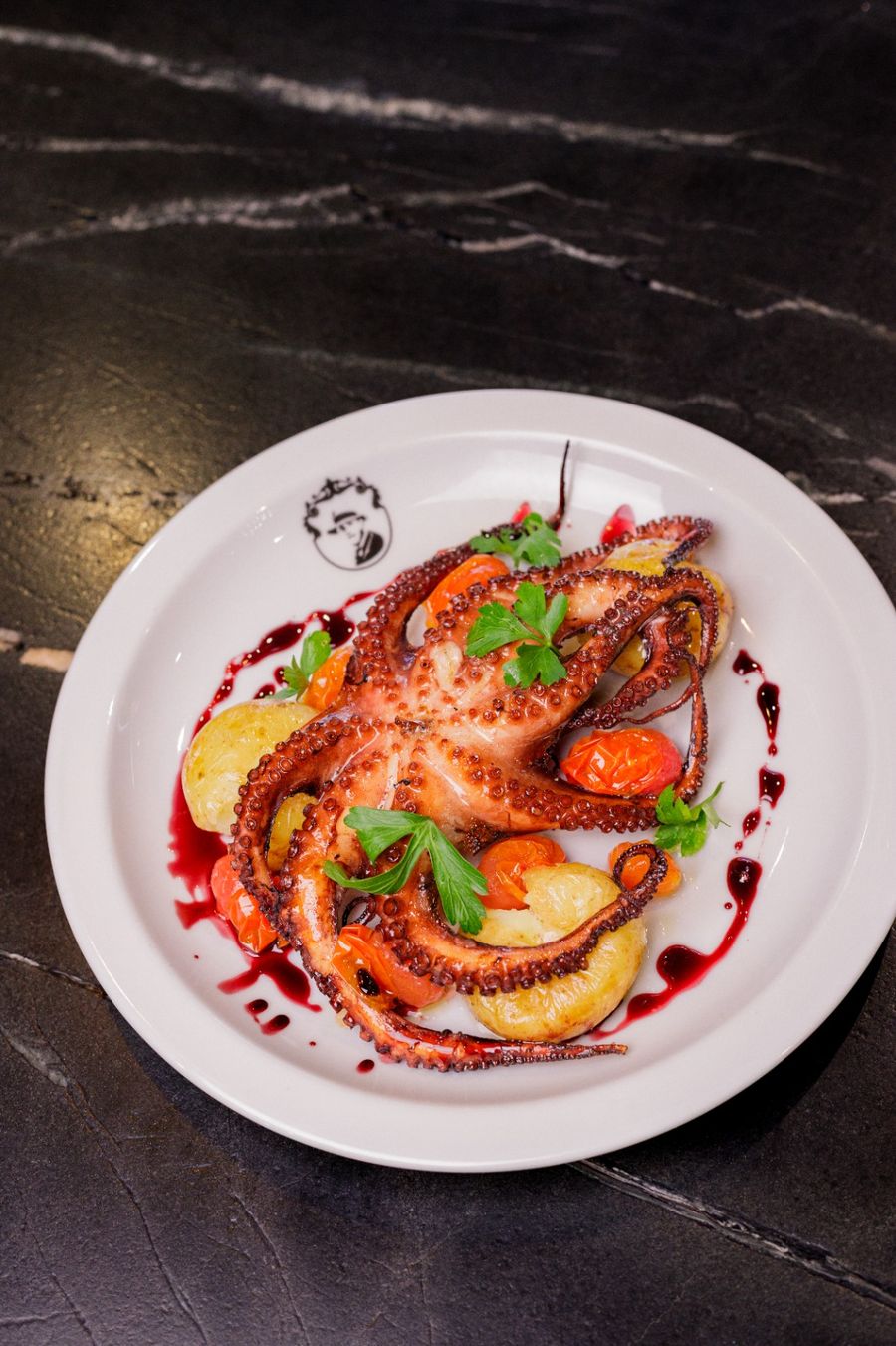 Polvo grelhado com batatas e tomates, prato do El Argentino na Restaurant Week Goiânia