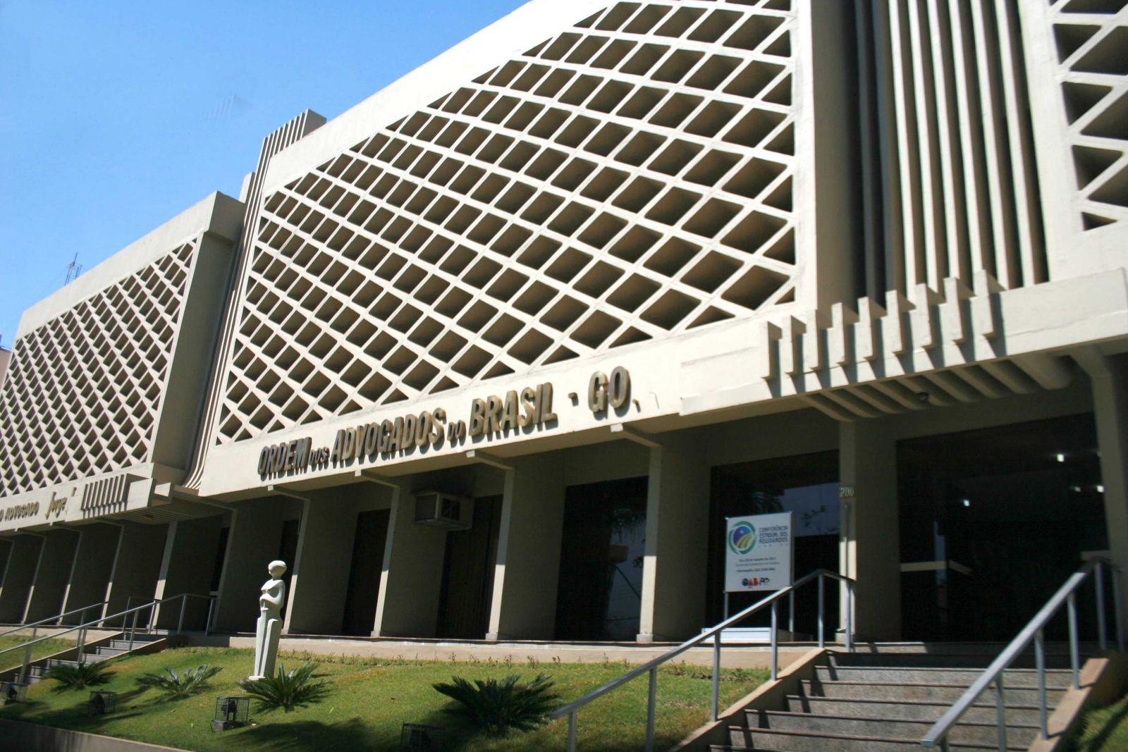 Fachada da sede da OAB-GO, em Goiânia, onde a seccional realiza a sessão pública sobre a Reforma do Judiciário