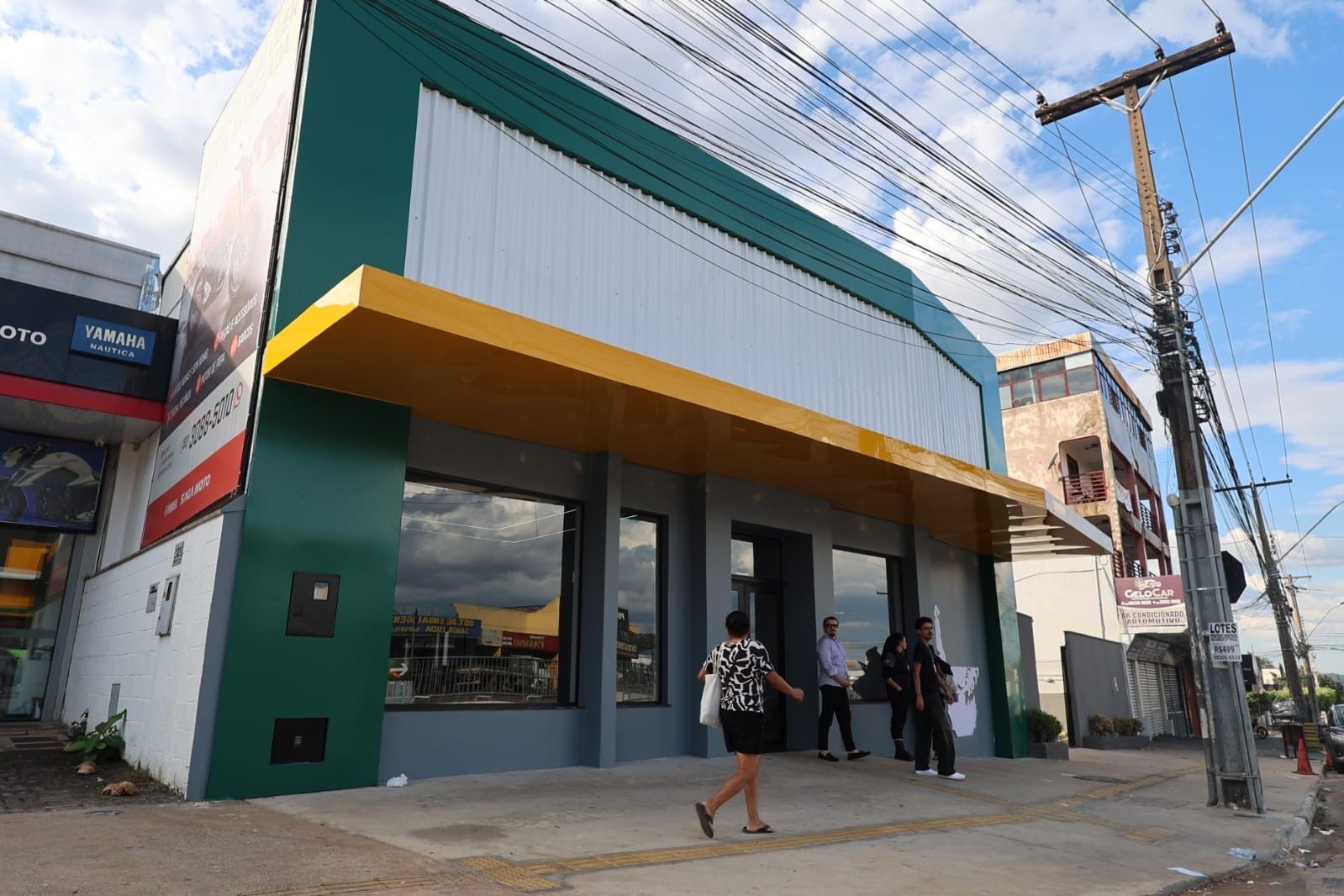 Fachada da nova unidade do Vapt Vupt Praça da Bíblia, na Avenida Anhanguera, em Goiânia.