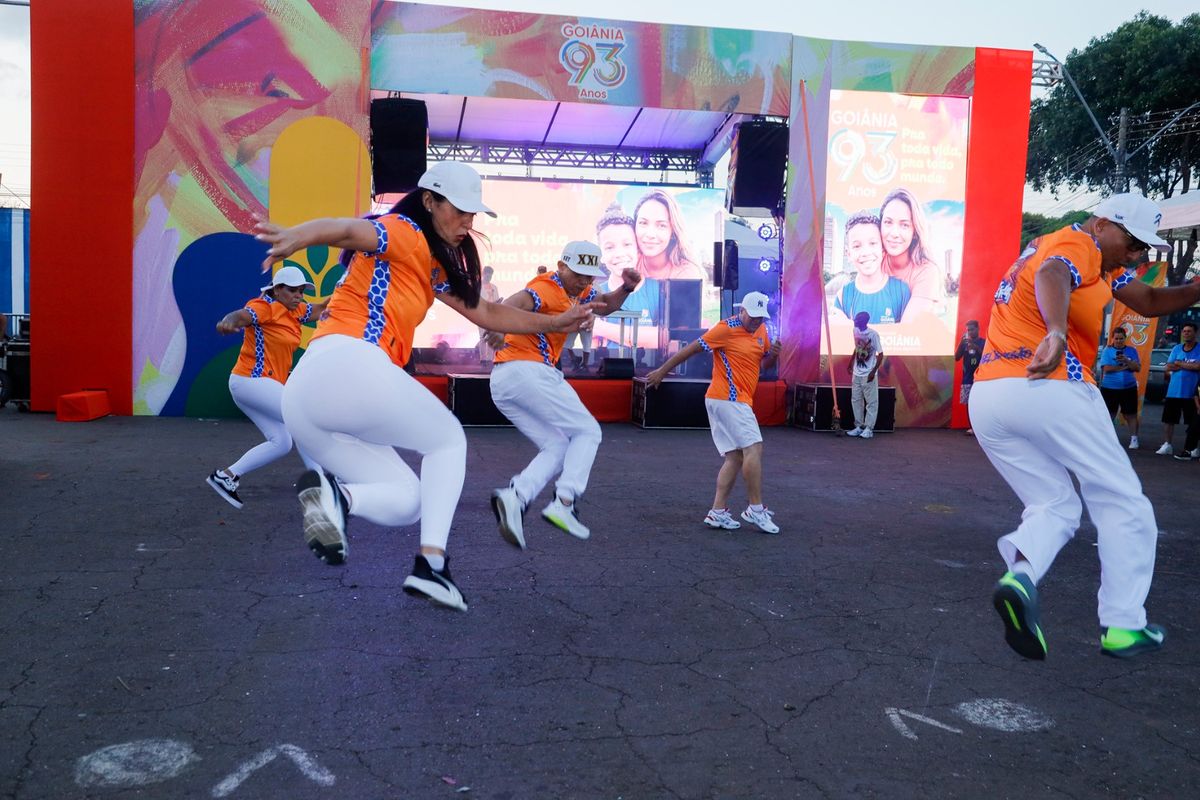 Público em atividade cultural na região central de Goiânia