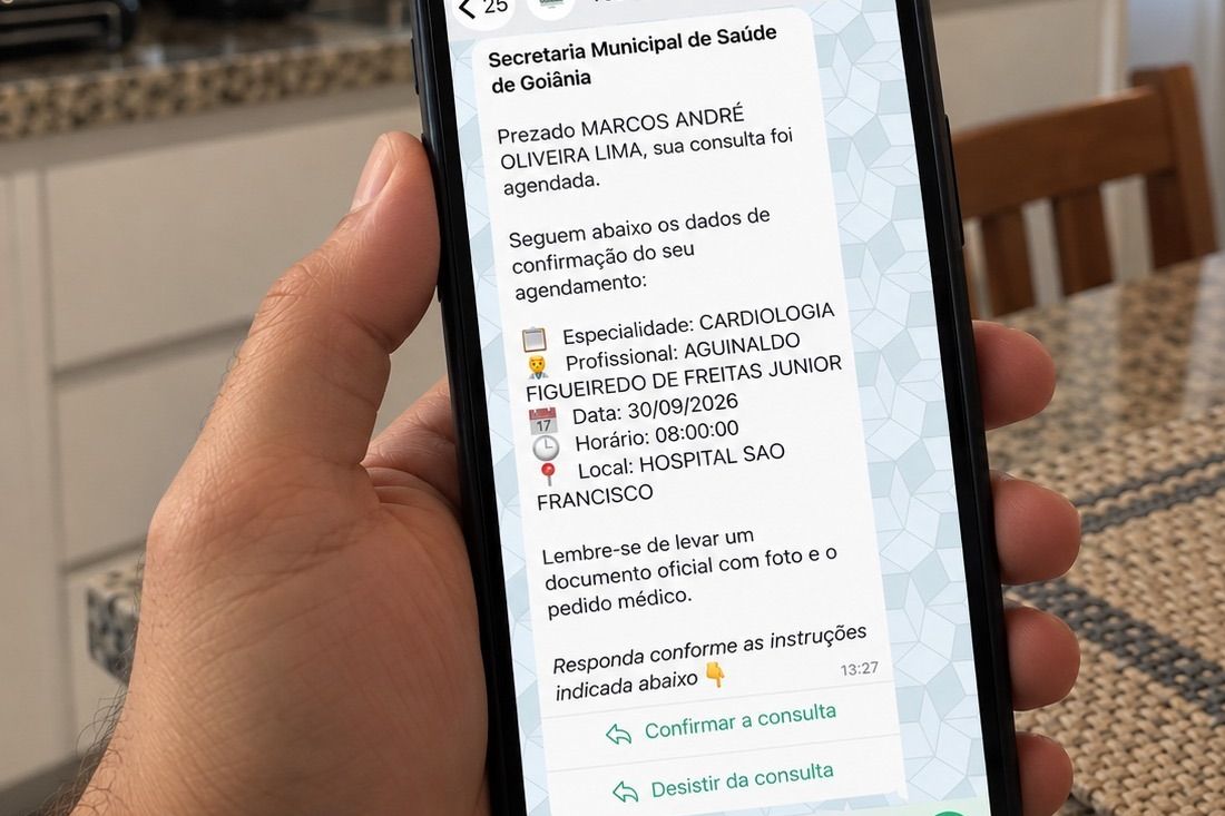 Celular exibe a mensagem de confirmação de consulta enviada pela Secretaria Municipal de Saúde de Goiânia
