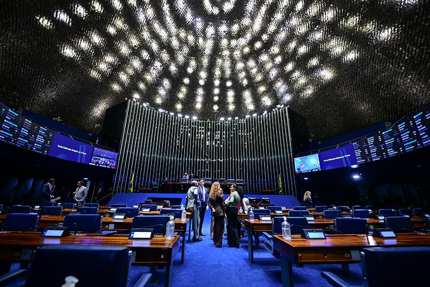 Plenário do Senado Federal durante sessão de discussão
