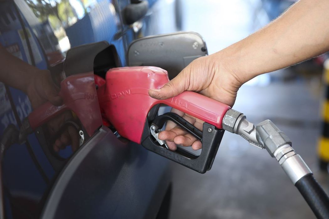 Bomba de combustível em posto de gasolina